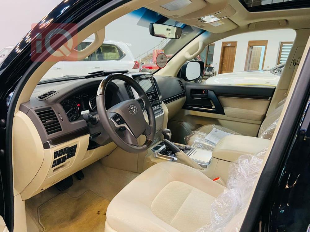 تۆیۆتا لاند کروزەر